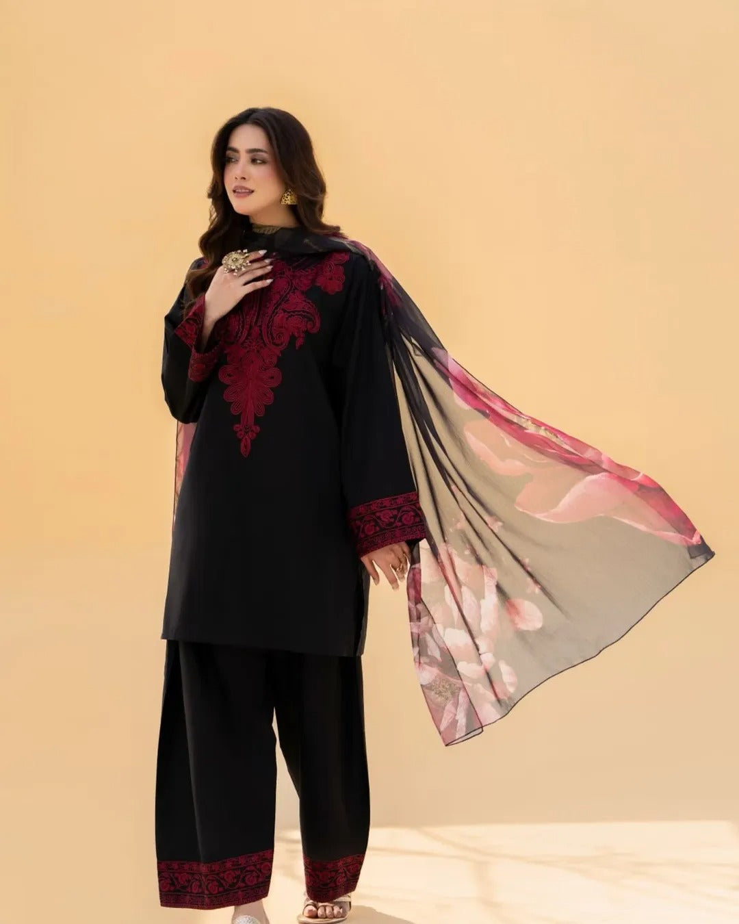 *MAHI-NOOR PREMIUM LILEN EMBROIDERY 3PC STICHED*