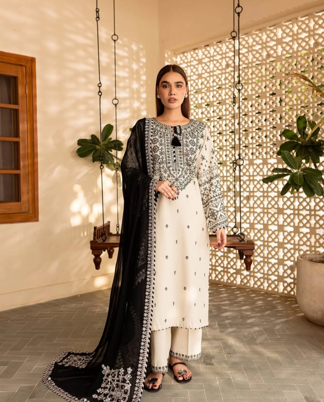 Arfa Embroidery Stiched 3pcs Cotton Lawn and Crinkle Chiffon Duppata