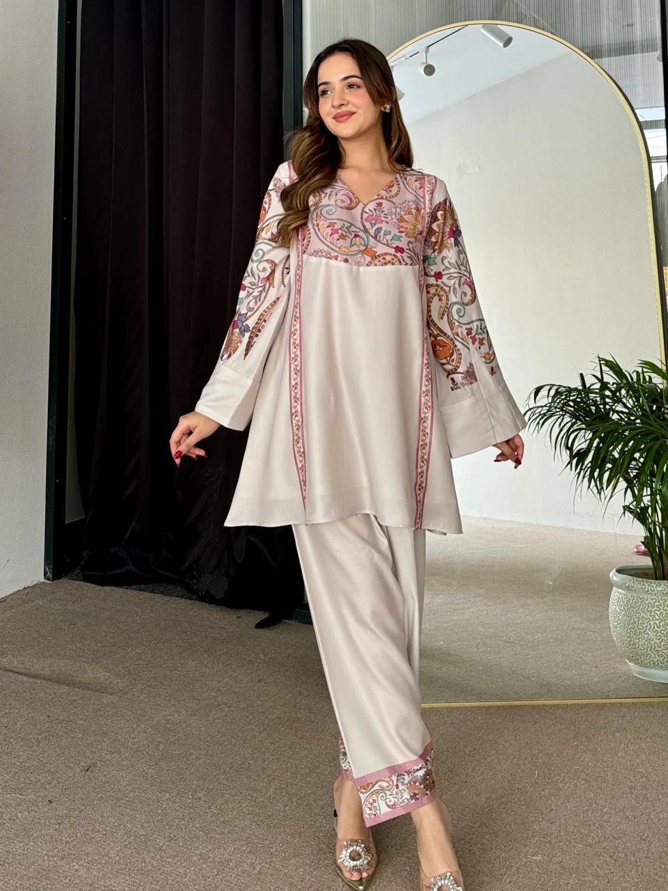Avril 2Pc Silky Lawn Stiched