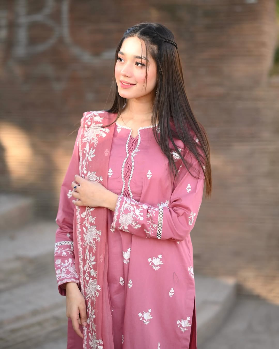 NAZNEEN EMBROIDERY 3PC Pure Lawn Stiched