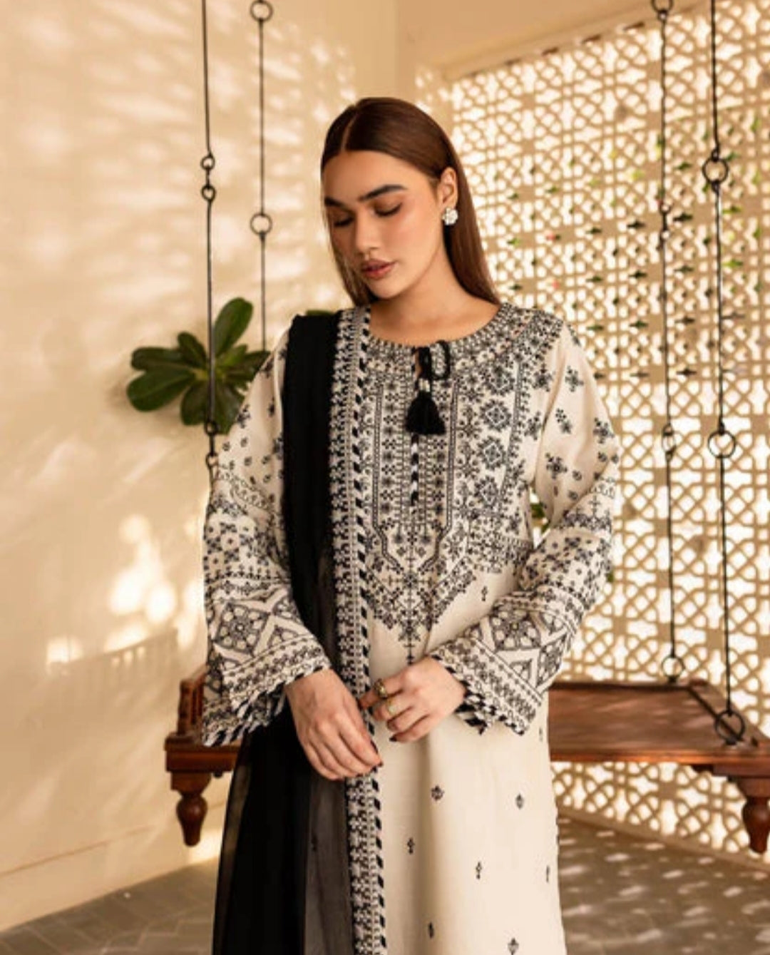 Arfa Embroidery Stiched 3pcs Cotton Lawn and Crinkle Chiffon Duppata