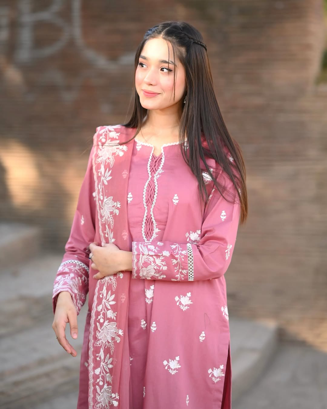 NAZNEEN EMBROIDERY 3PC Pure Lawn Stiched