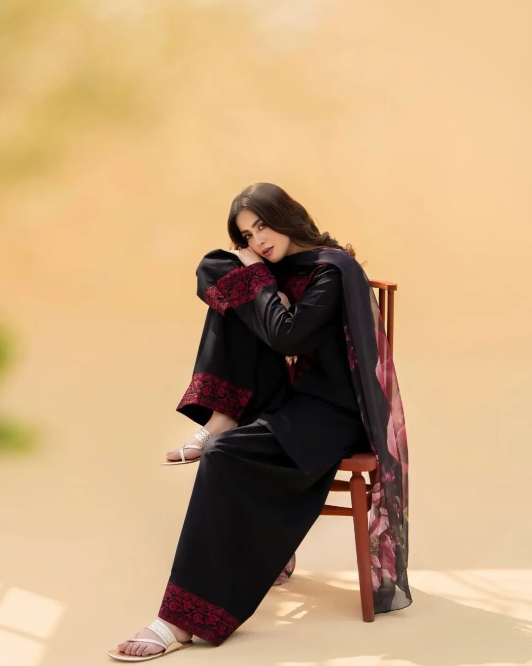 *MAHI-NOOR PREMIUM LILEN EMBROIDERY 3PC STICHED*