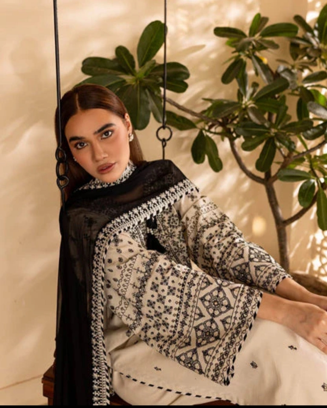 Arfa Embroidery Stiched 3pcs Cotton Lawn and Crinkle Chiffon Duppata